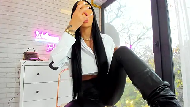 Britney Charm  online show from 11.07.25