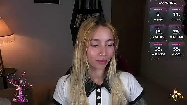 Saucy Jenn online show from 10.30.25