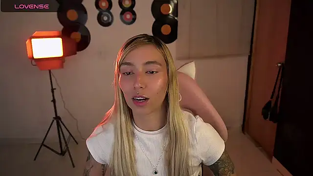 Saucy Jenn online show from 04.11.26