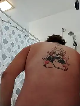 Snapshot of JGRisk chatting on 10.19.25 JGRisk online show from 10.19.25