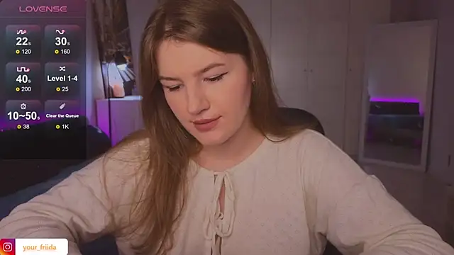 Snapshot of alwaysfrida chatting on 11.11.25 alwaysfrida online show from 11.11.25