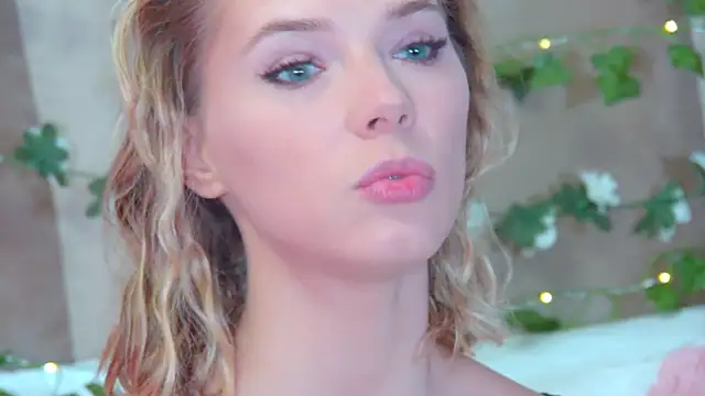 Snapshot of GentleRossi chatting on 03.28.26 GentleRossi online show from 03.28.26