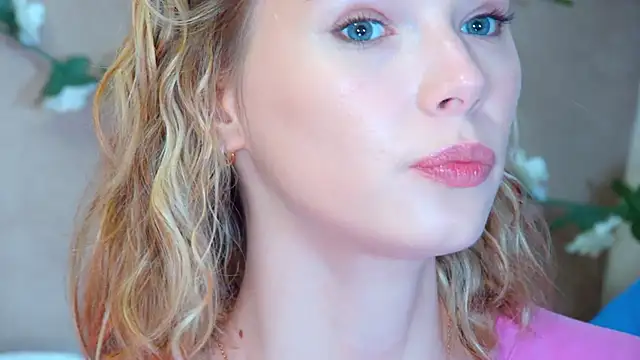 Snapshot of GentleRossi chatting on 04.15.26 GentleRossi online show from 04.15.26