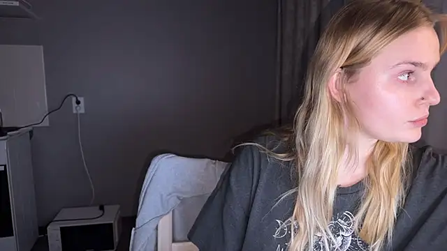 Snapshot of Chanel_Gill chatting on 12.10.24 Chanel Gill online show from 12.10.24