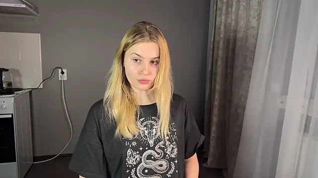 Snapshot of Chanel_Gill chatting on 12.11.24 Chanel Gill online show from 12.11.24