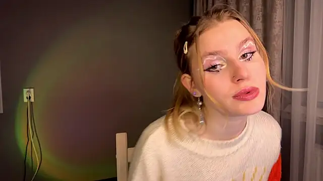 Snapshot of Chanel_Gill chatting on 12.19.24 Chanel Gill online show from 12.19.24