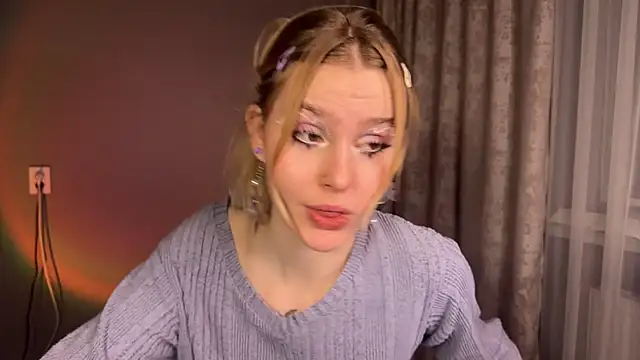 Snapshot of Chanel_Gill chatting on 12.19.24 Chanel Gill online show from 12.19.24