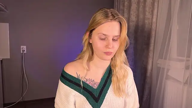 Snapshot of Chanel_Gill chatting on 12.24.24 Chanel Gill online show from 12.24.24