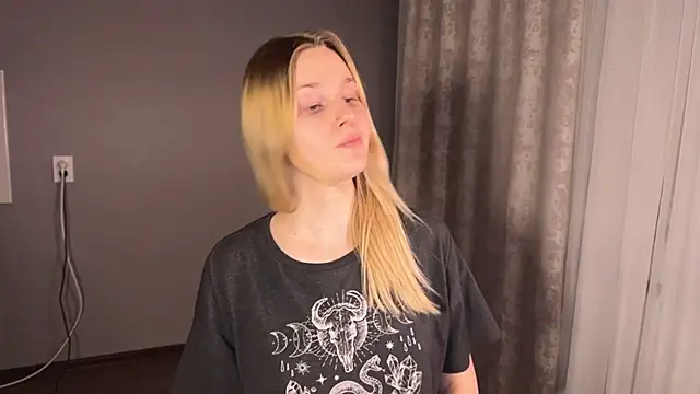 Snapshot of Chanel_Gill chatting on 12.27.24 Chanel Gill online show from 12.27.24