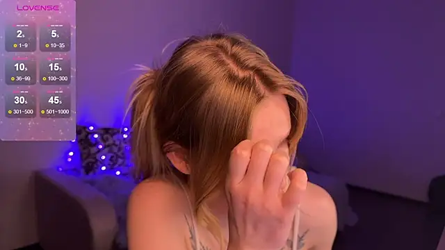 Snapshot of Chanel_Gill chatting on 01.11.25 Chanel Gill online show from 01.11.25