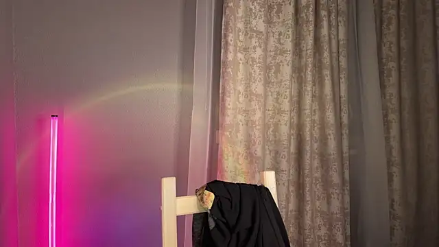 Snapshot of Chanel_Gill chatting on 01.12.25 Chanel Gill online show from 01.12.25