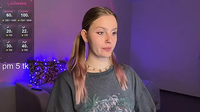 Snapshot of Chanel_Gill chatting on 02.02.25 Chanel Gill online show from 02.02.25