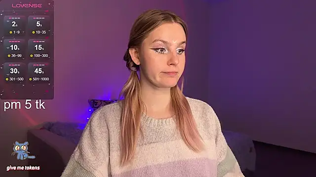 Snapshot of Chanel_Gill chatting on 02.05.25 Chanel Gill online show from 02.05.25