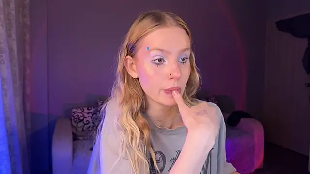 Snapshot of Chanel_Gill chatting on 09.10.25 Chanel Gill online show from 09.10.25