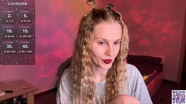 Snapshot of Chanel_Gill chatting on 09.28.25 Chanel Gill online show from 09.28.25