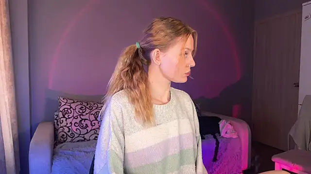 Snapshot of Chanel_Gill chatting on 09.29.25 Chanel Gill online show from 09.29.25