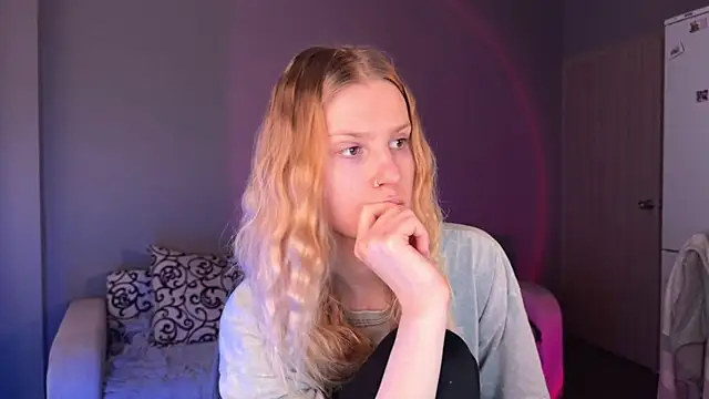 Snapshot of Chanel_Gill chatting on 09.30.25 Chanel Gill online show from 09.30.25