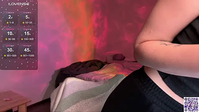 Snapshot of Chanel_Gill chatting on 10.04.25 Chanel Gill online show from 10.04.25