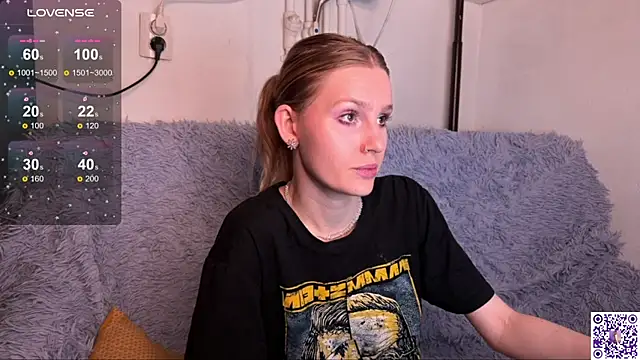 Snapshot of Chanel_Gill chatting on 10.23.25 Chanel Gill online show from 10.23.25