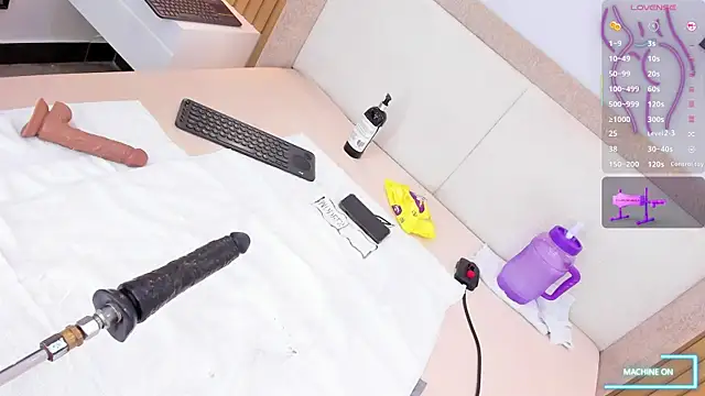 Snapshot of bounce_katty chatting on 12.20.25 bounce katty online show from 12.20.25