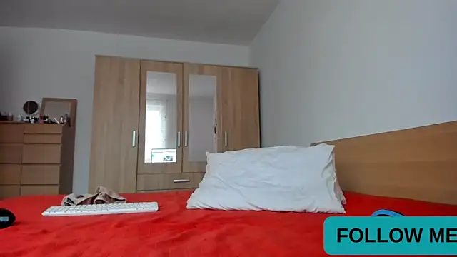 Snapshot of wildalissa chatting on 10.25.25 wildalissa online show from 10.25.25