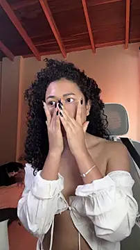 GabriSaenz online show from 10.29.25