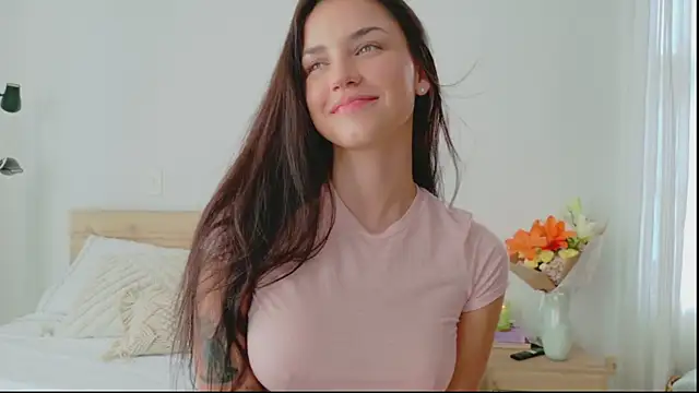 Snapshot of GrettaBenett chatting on 10.28.25 GrettaBenett online show from 10.28.25