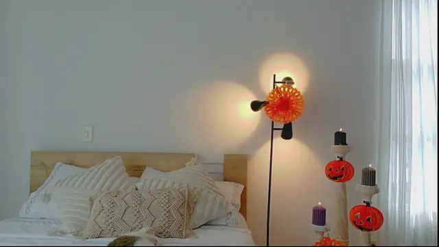 Snapshot of GrettaBenett chatting on 10.31.25 GrettaBenett online show from 10.31.25