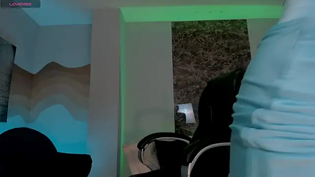 ErikaBenz  online show from 01.04.25