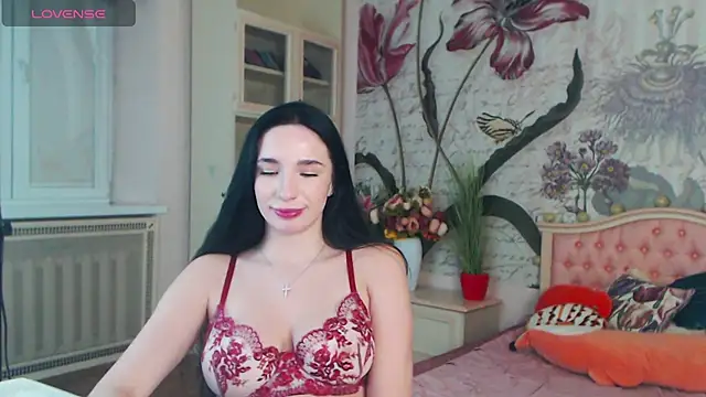 Snapshot of AliciaBow chatting on 12.19.24 AliciaBow online show from 12.19.24