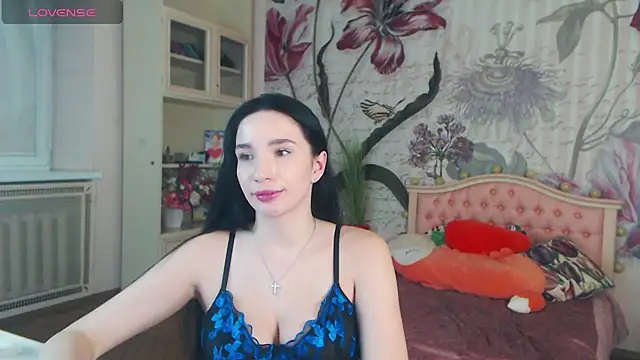 Snapshot of AliciaBow chatting on 12.23.24 AliciaBow online show from 12.23.24