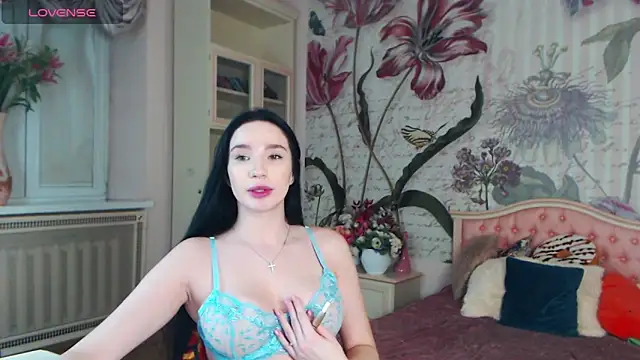Snapshot of AliciaBow chatting on 01.22.25 AliciaBow online show from 01.22.25