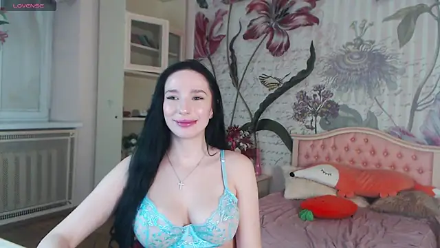 Snapshot of AliciaBow chatting on 03.13.25 AliciaBow online show from 03.13.25