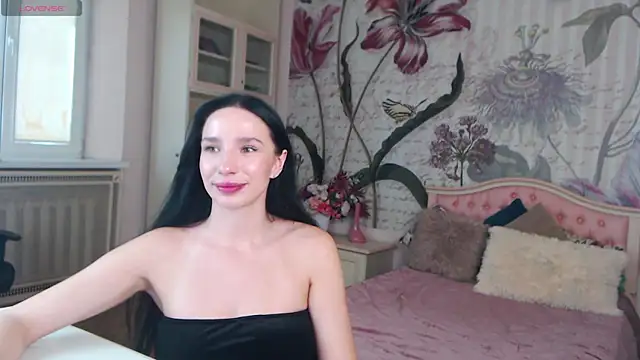 Snapshot of AliciaBow chatting on 09.20.25 AliciaBow online show from 09.20.25
