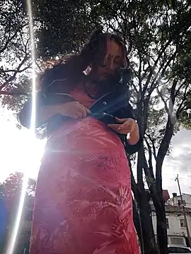 Snapshot of _Laary chatting on 10.19.25 Laary online show from 10.19.25