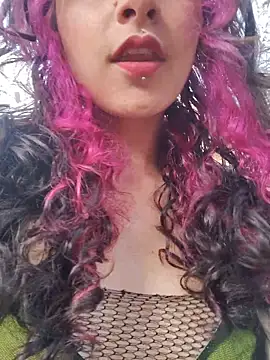 Snapshot of _Laary chatting on 10.31.25 Laary online show from 10.31.25