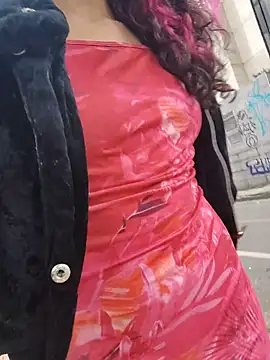 Snapshot of _Laary chatting on 11.02.25 Laary online show from 11.02.25