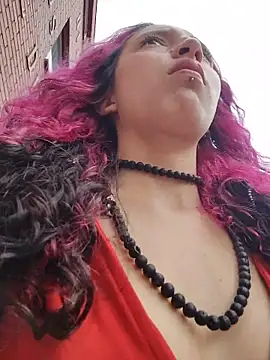 Snapshot of _Laary chatting on 11.05.25 Laary online show from 11.05.25