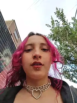 Snapshot of _Laary chatting on 11.22.25 Laary online show from 11.22.25