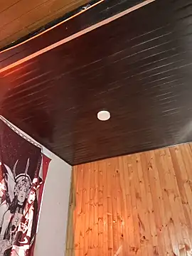 Snapshot of _Laary chatting on 11.24.25 Laary online show from 11.24.25