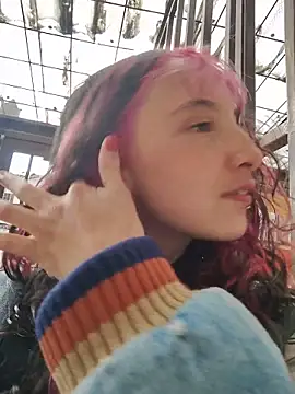 Snapshot of _Laary chatting on 12.16.25 Laary online show from 12.16.25