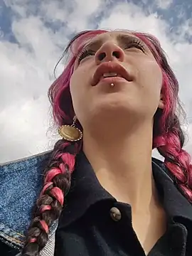  Laary online show from 12.19.25