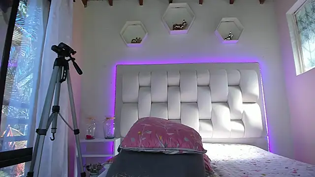 shanakendall online show from 01.29.25