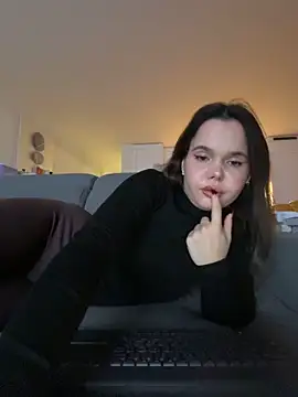 Snapshot of TheCinderella chatting on 12.16.25 TheCinderella online show from 12.16.25