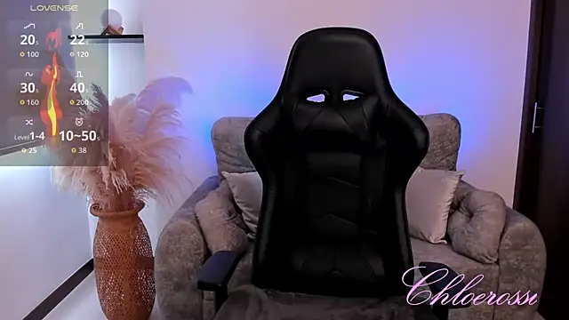 Snapshot of chloerossi chatting on 11.28.25 chloerossi online show from 11.28.25