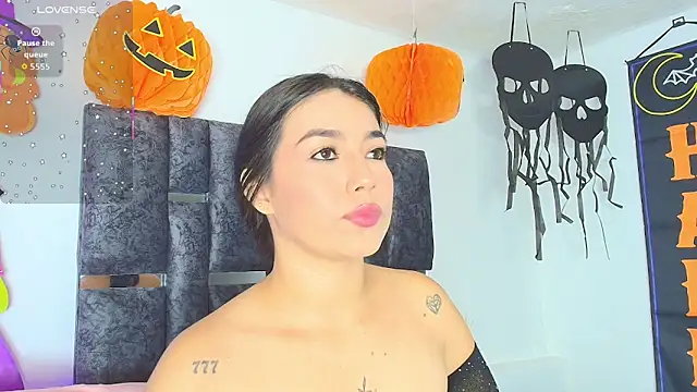 Natasharuso online show from 10.25.25