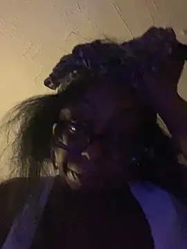 Snapshot of Goddesskarisma chatting on 10.08.25 Goddesskarisma online show from 10.08.25