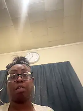 Snapshot of Goddesskarisma chatting on 10.30.25 Goddesskarisma online show from 10.30.25