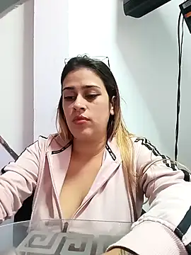 Snapshot of Latina_sexy1 chatting on 02.04.25 Latina sexy1 online show from 02.04.25