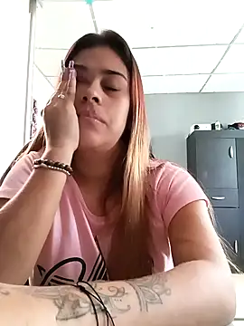 Snapshot of Latina_sexy1 chatting on 02.13.25 Latina sexy1 online show from 02.13.25